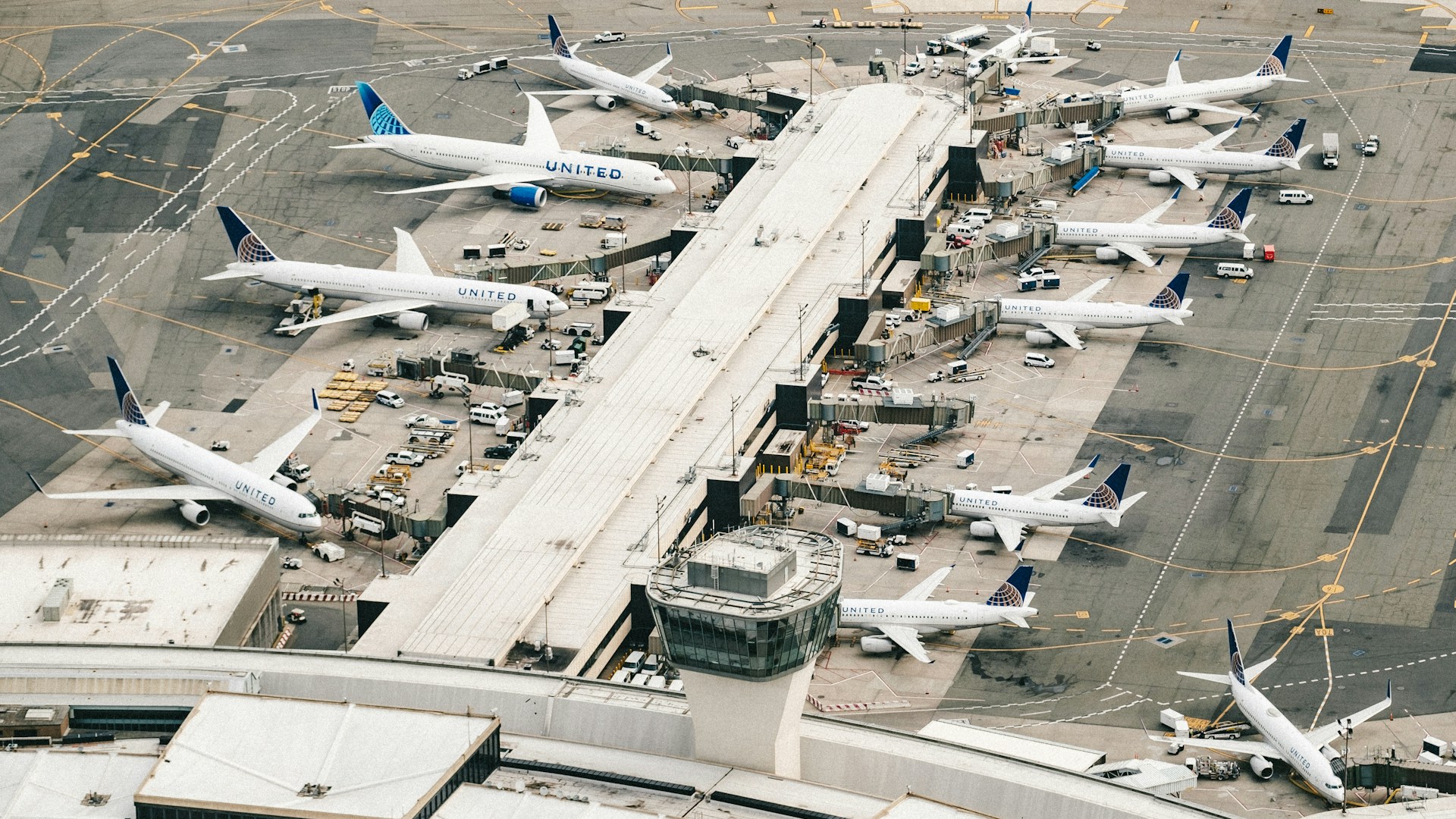 agent de trafic aérien aéroport opérations