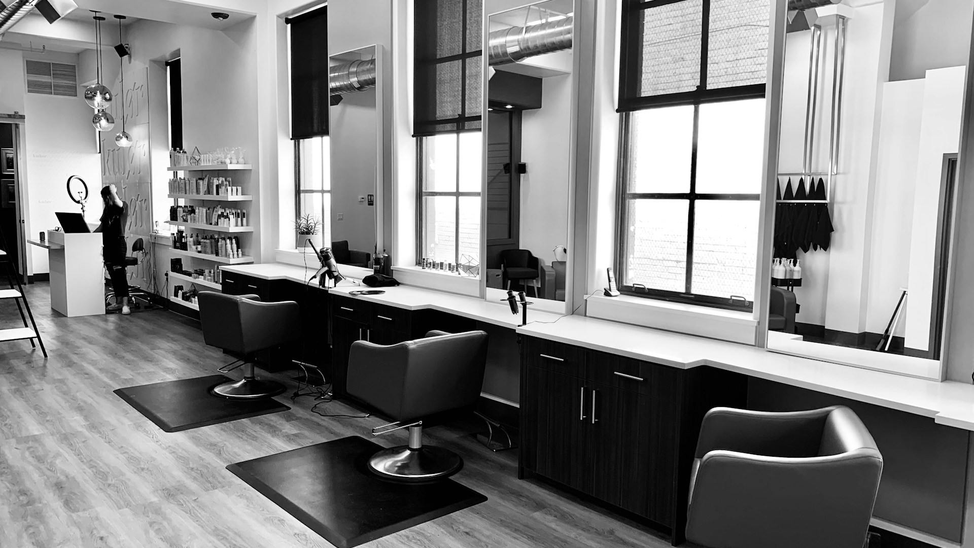 coiffeur salon coupe coloration brushing soin cheveux coiffage client
