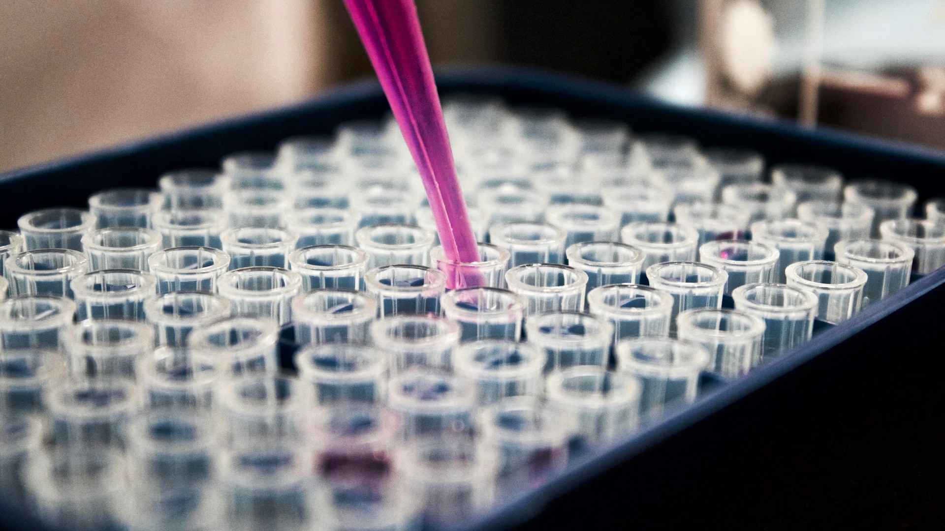 médecin légiste en laboratoire médico-légal