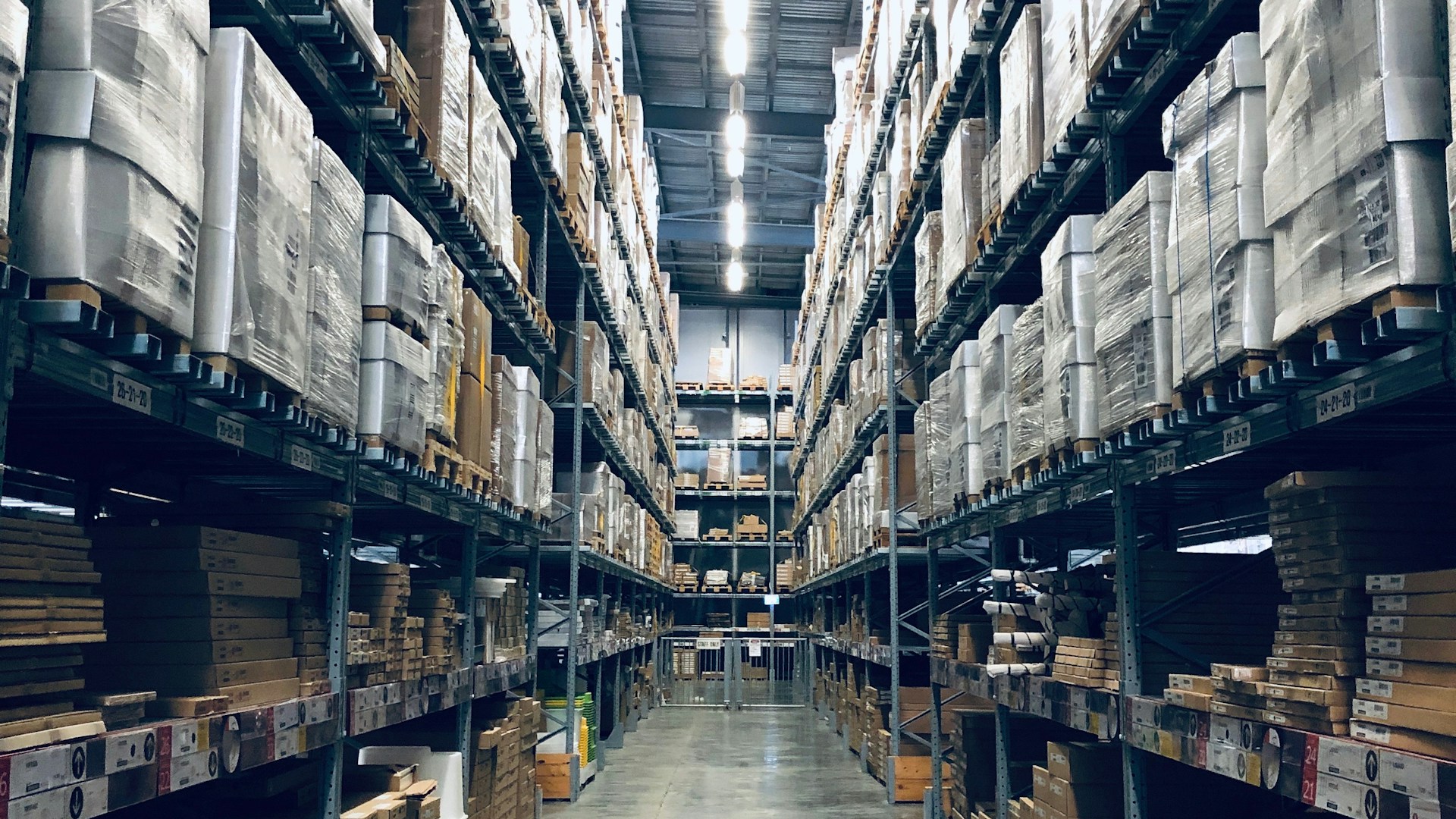 Entrepôt logistique et gestion des stocks