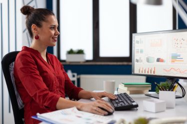Se réorienter vers la finance après un Bac+2 ou Bac+3 : les solutions